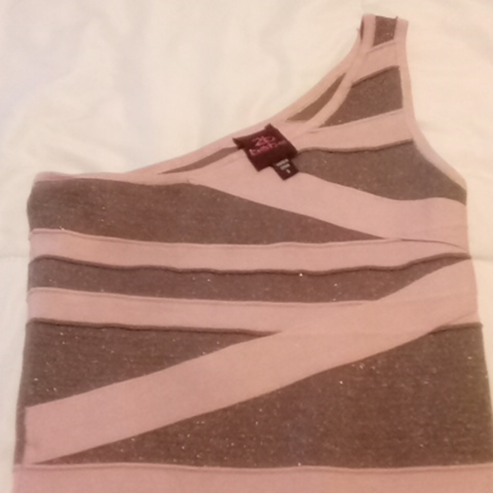 Clothes - Picture 2 of 3